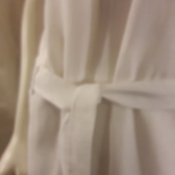 Elegant White Women's Dress - Picture 4 of 6